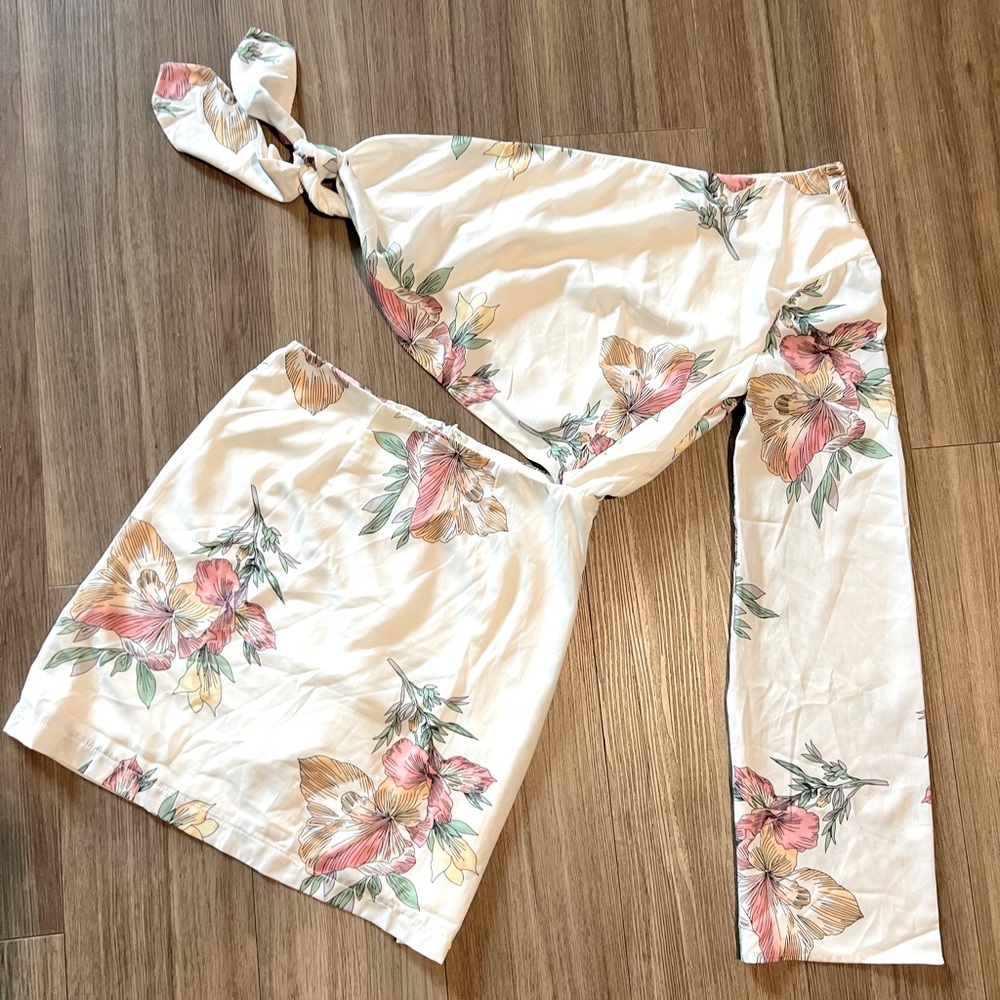 SUPERDOWN One shoulder sleeve midi dress
